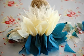 Pom pom de papel e tule, tutorial.