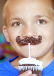 Aprenda a fazer bigode de chocolate