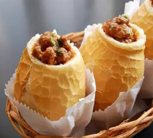 Pão com carne moída servindo 50 pessoas .