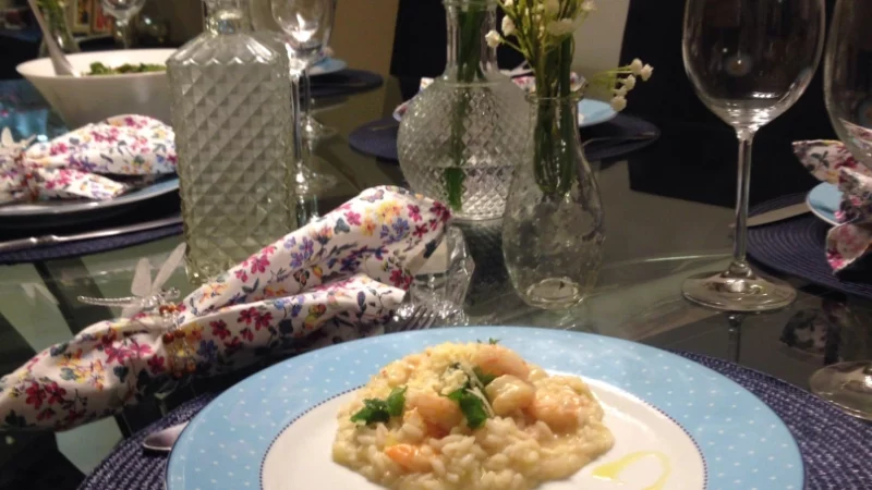 Delicioso risoto de camarão para 50 convidados