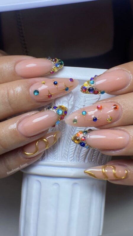 Unhas decoradas para seu baile de Carnaval